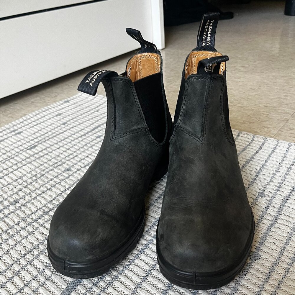 Womens Blundstone Chelsea Rustic Black Water-Resistant Leather Boots. US 8